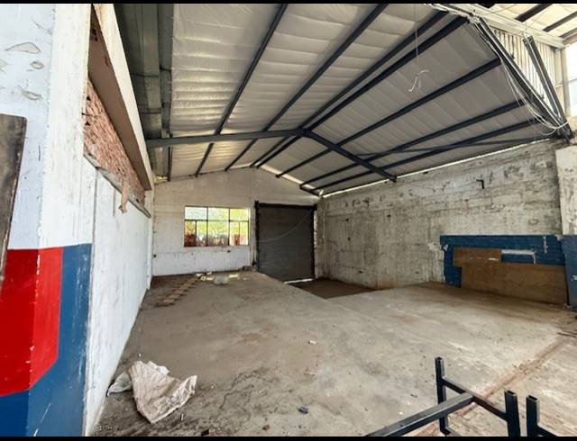 1,500M² WAREHOUSE TO LET IN CLAREMONT